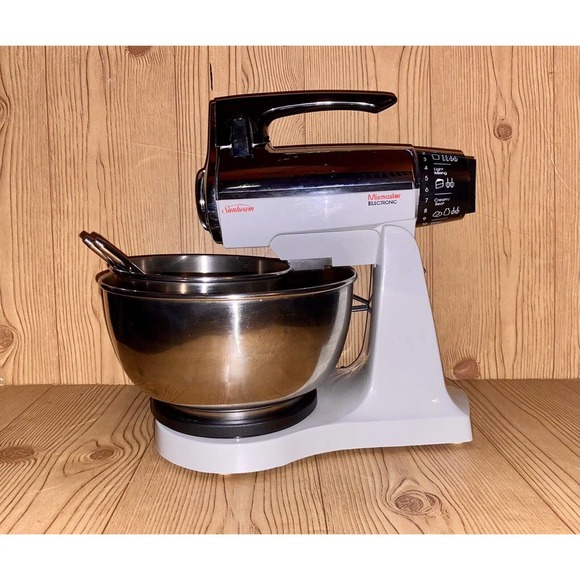 Vintage Sunbeam Mixmaster 12 Speed Stand Mixer w/ 2 Stainless Bowls & 2 Beaters